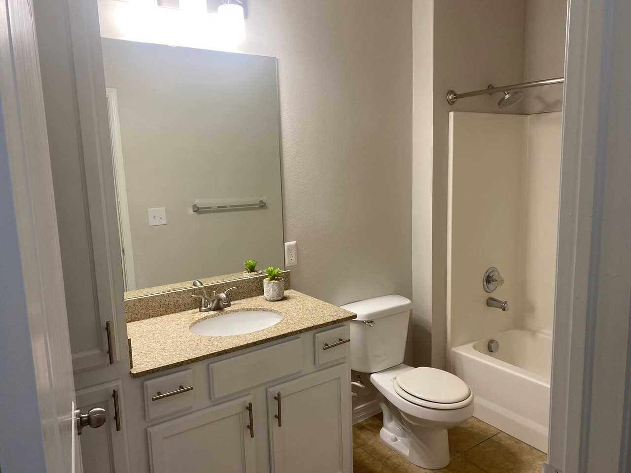 Bixby's luxury apartment - Photo 4 of 4