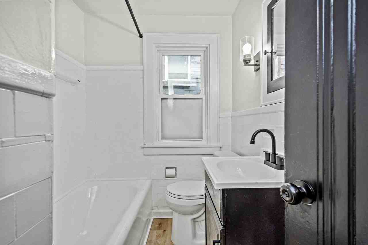 1722 Stratmore St - Photo 2 of 22