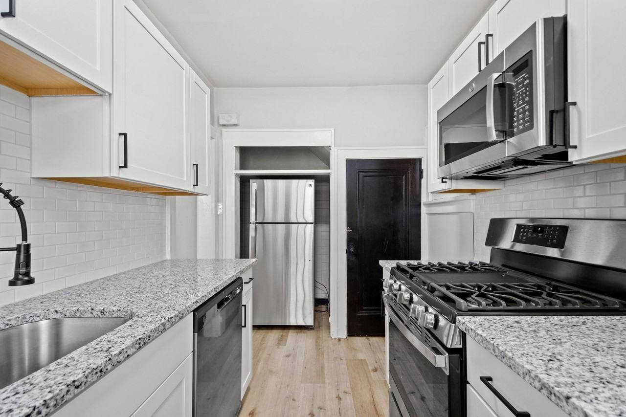 1722 Stratmore St - Photo 6 of 22