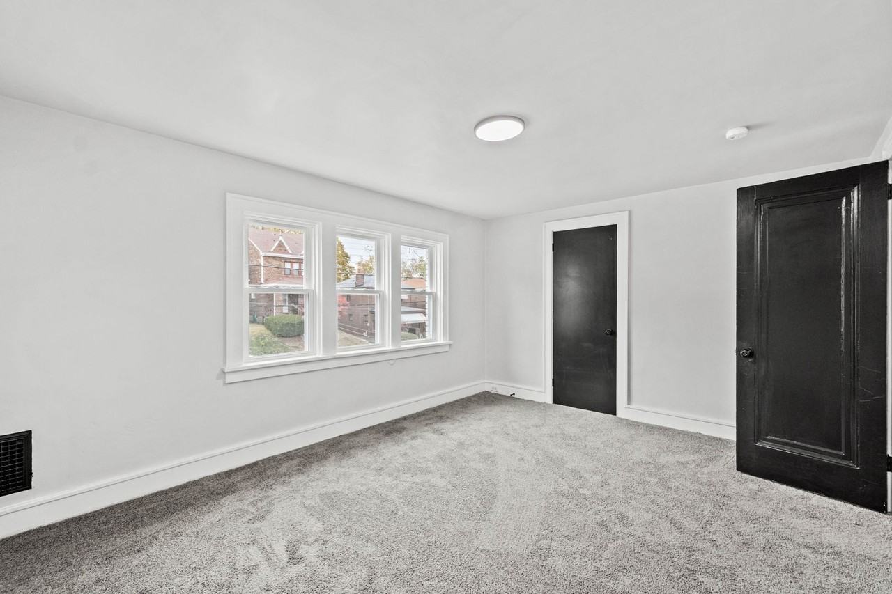 1722 Stratmore St - Photo 7 of 22