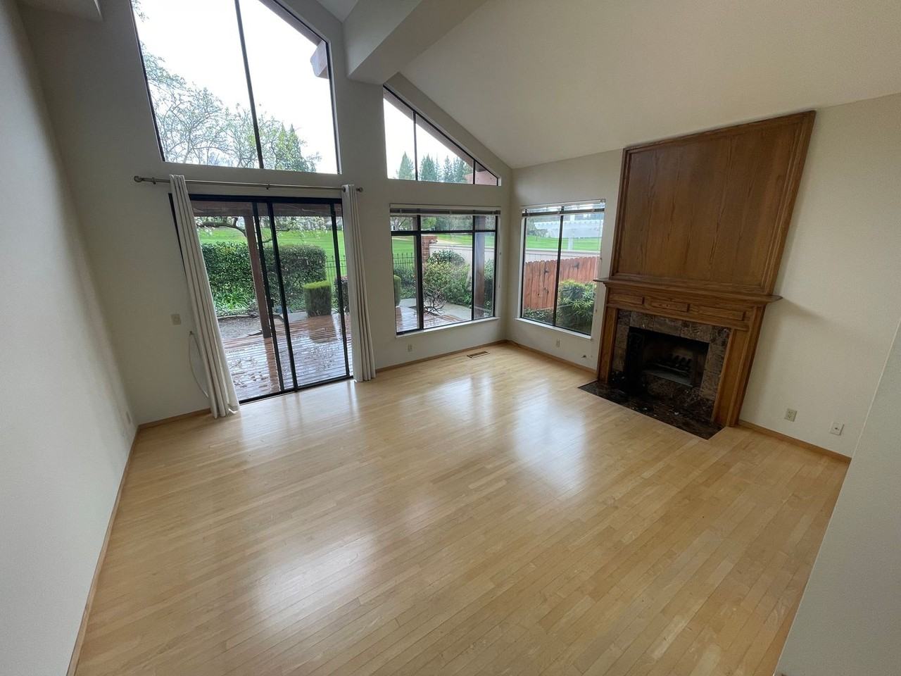 3025 Live Oak Ct - Photo 3 of 13