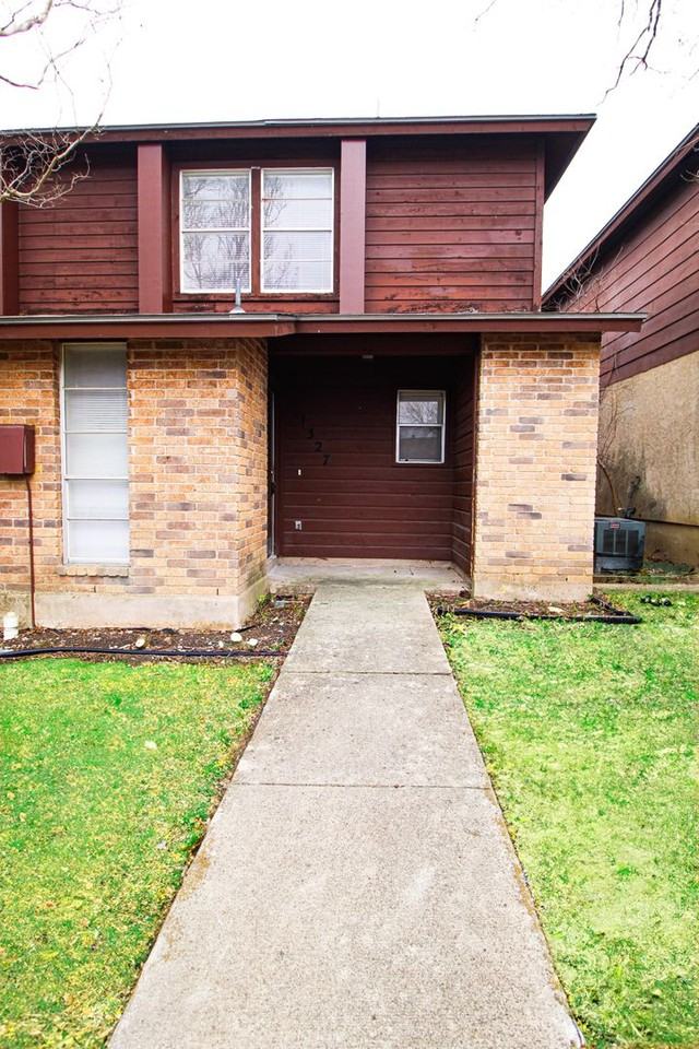 1327 Julienne - Photo 2 of 25