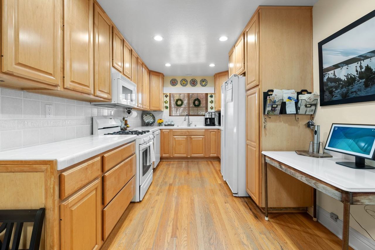 4678 Whiting St - Photo 6 of 25