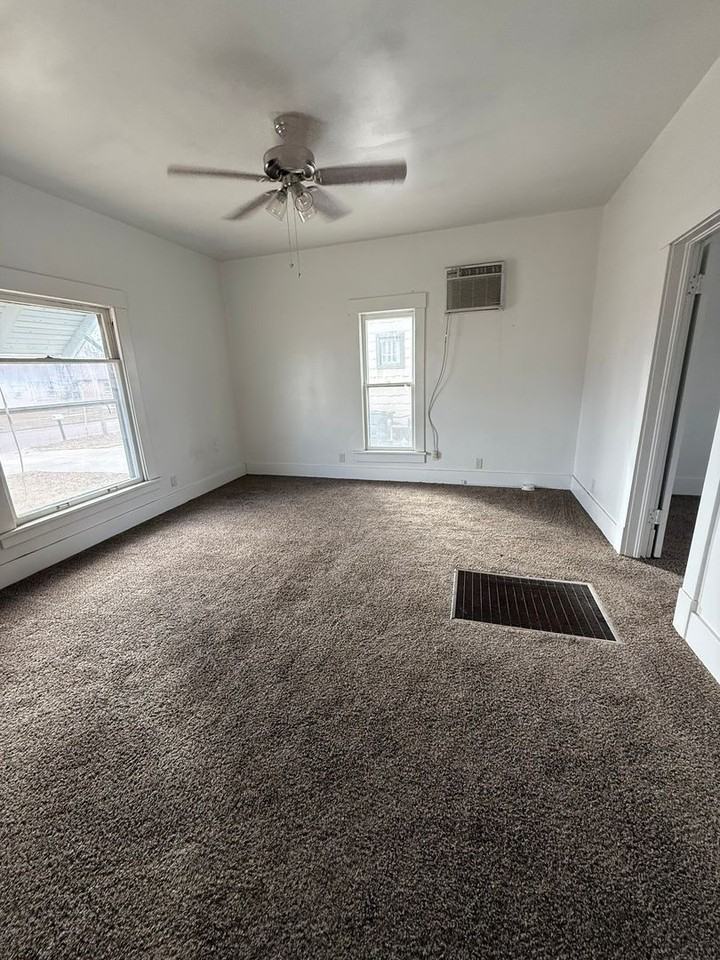 510 E 2nd St - Photo 3 of 6