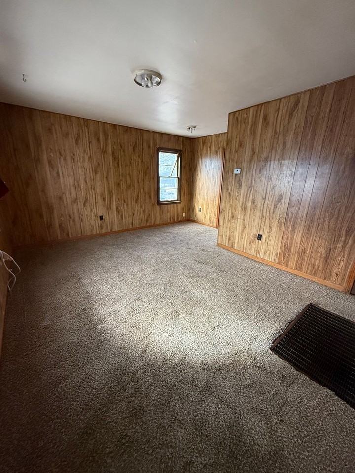 466 W 10th St - Photo 2 of 8