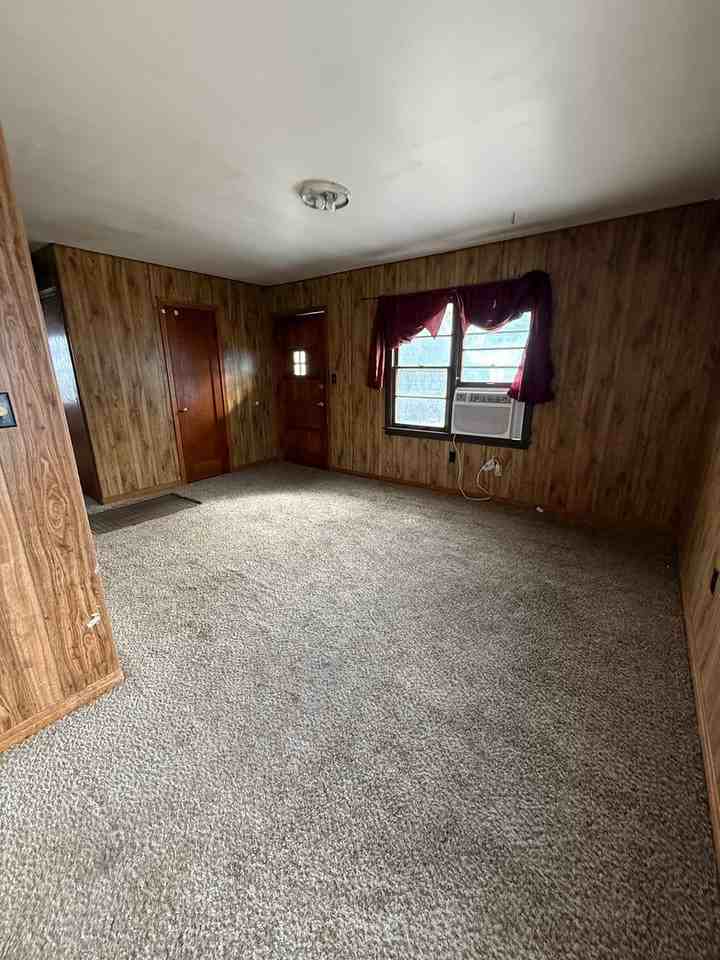 466 W 10th St - Photo 3 of 8