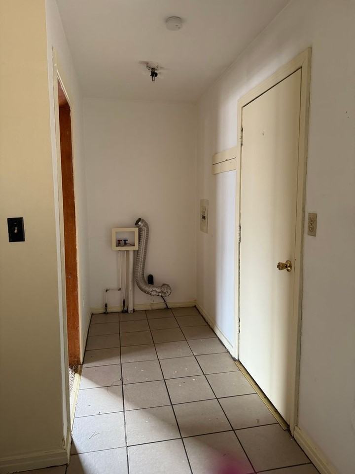 466 W 10th St - Photo 5 of 8