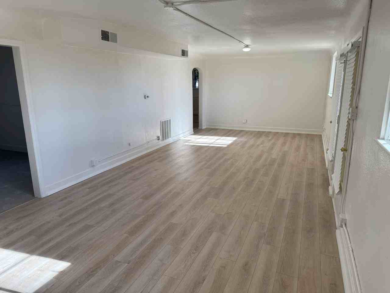 209 1st St #C - Photo 3 of 11