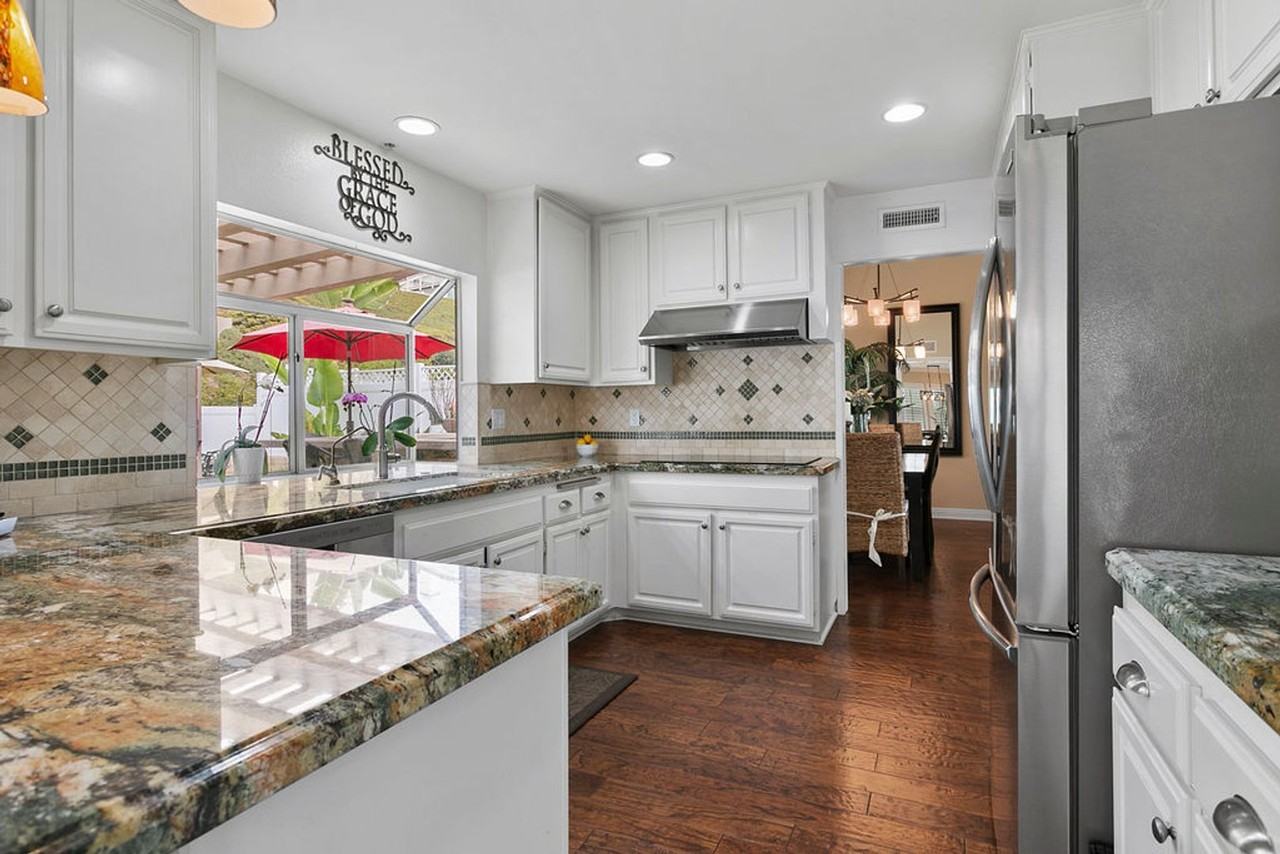 2118 Camino Laurel - Photo 3 of 41