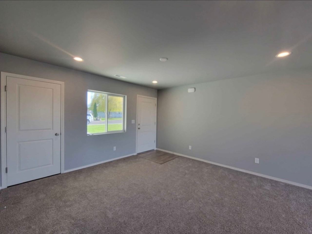 196 East Montmorency Boulevard - Photo 2 of 8