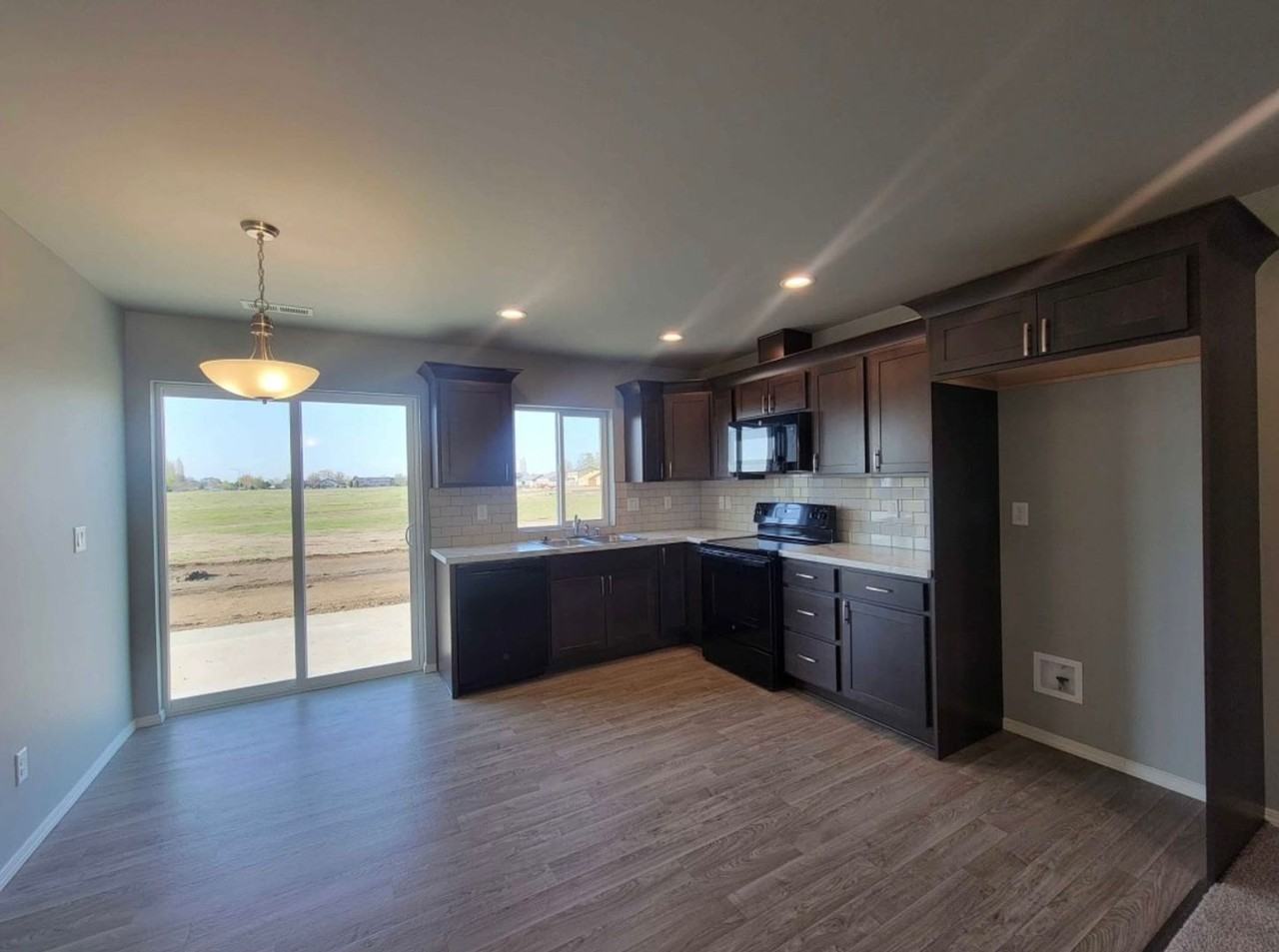 196 East Montmorency Boulevard - Photo 3 of 8