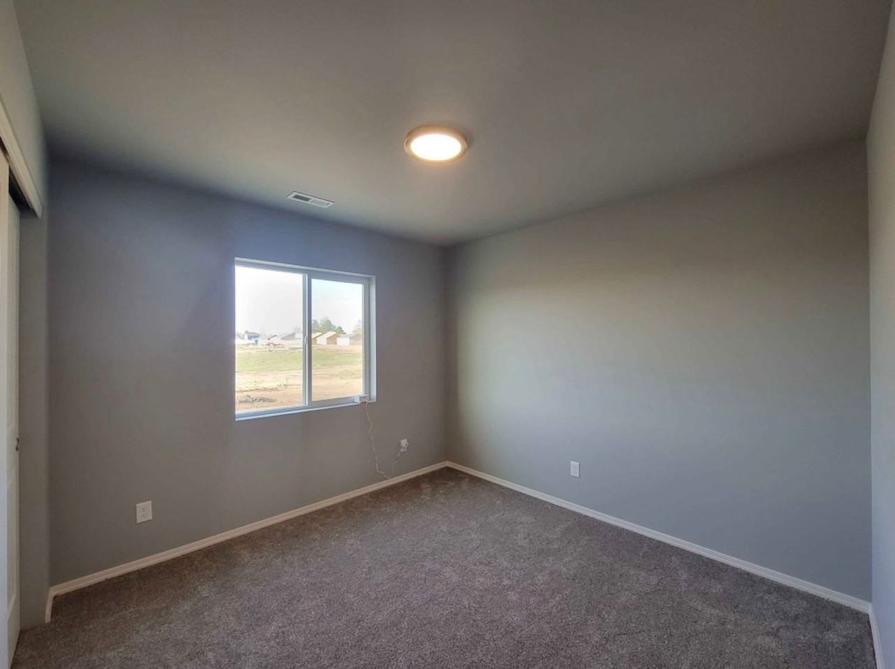 196 East Montmorency Boulevard - Photo 6 of 8