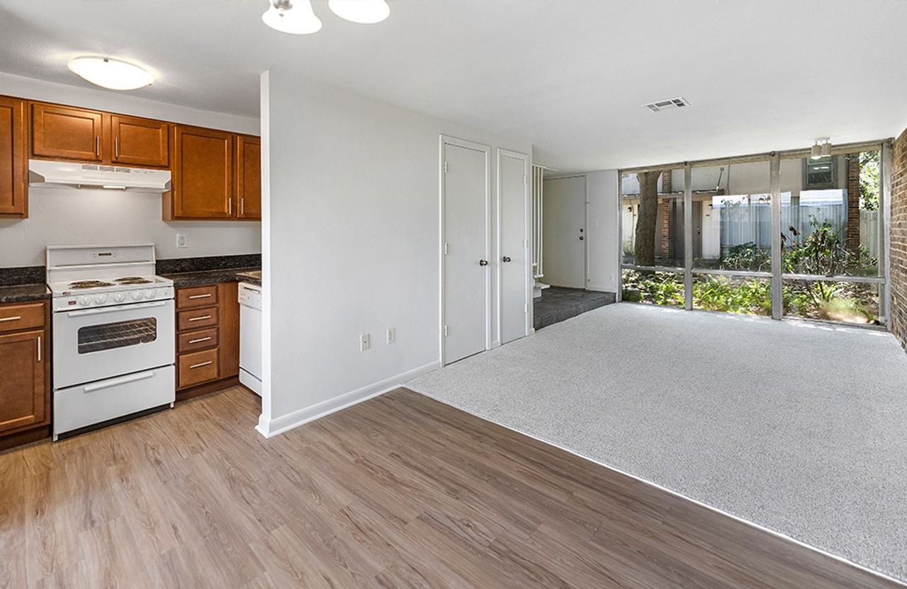 Registry - Photo 6 of 11