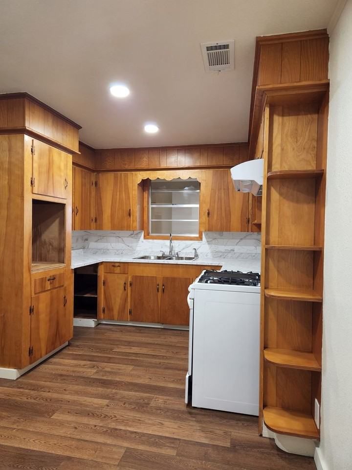 1827 S Fredonia St - Photo 5 of 50