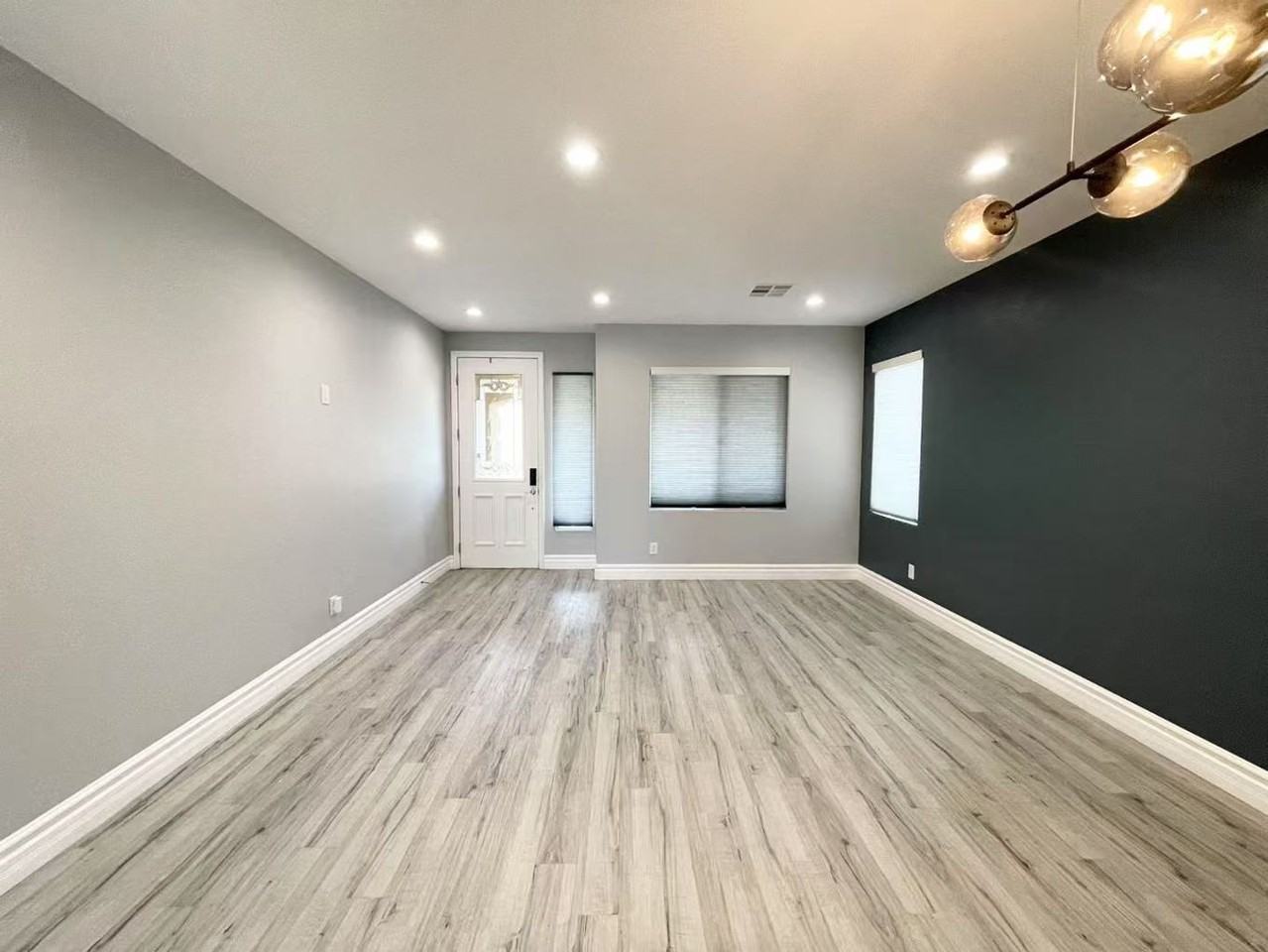 135 Tall Ruff Dr - Photo 3 of 35