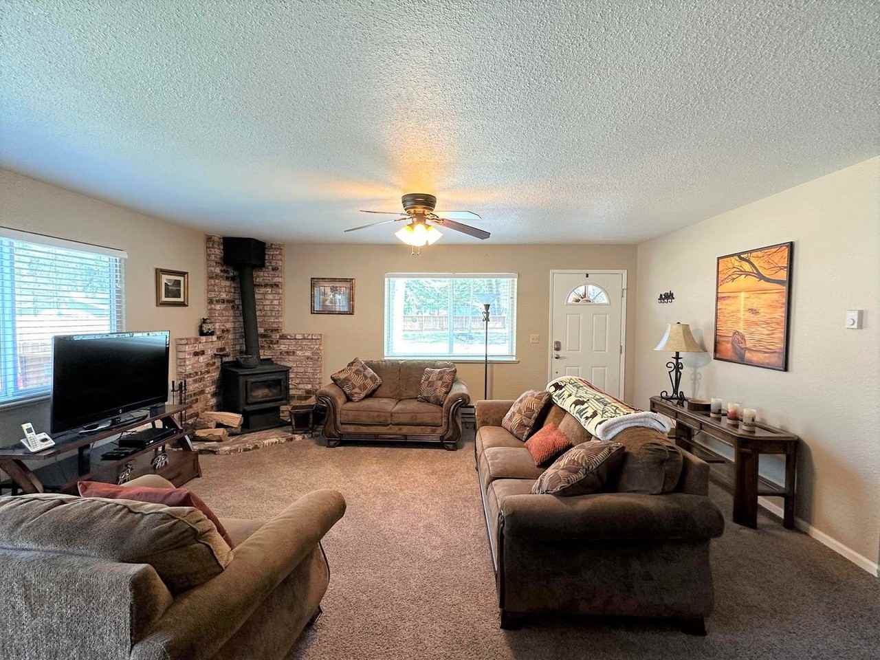 21592 Crystal Falls Dr - Photo 3 of 17