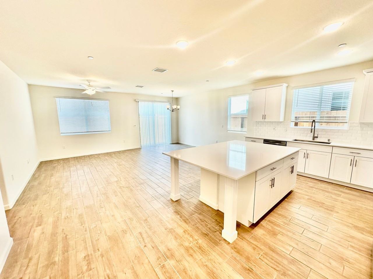 180 Journey Way S - Photo 3 of 34