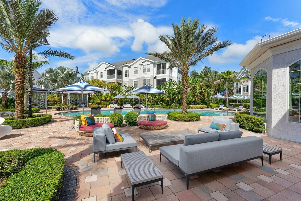 Grandeville at RiverPlace - Photo 2 of 50