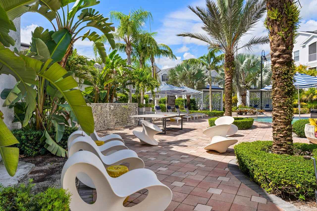 Grandeville at RiverPlace - Photo 6 of 50