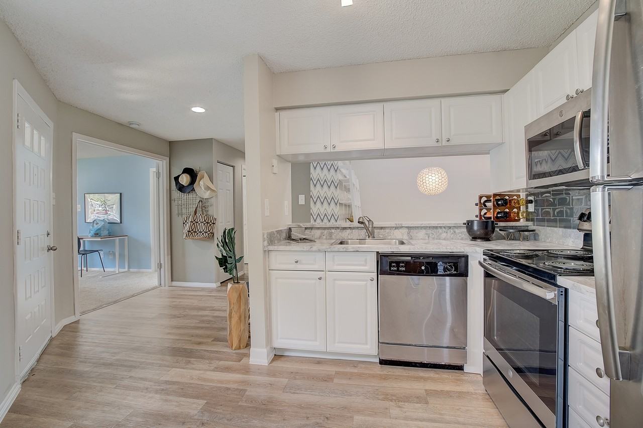 Addison Place - Photo 5 of 31