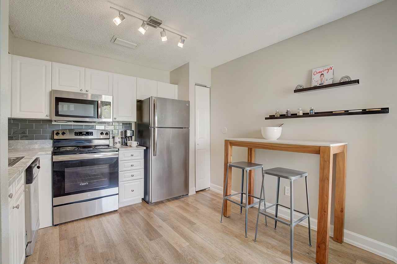 Addison Place - Photo 6 of 31