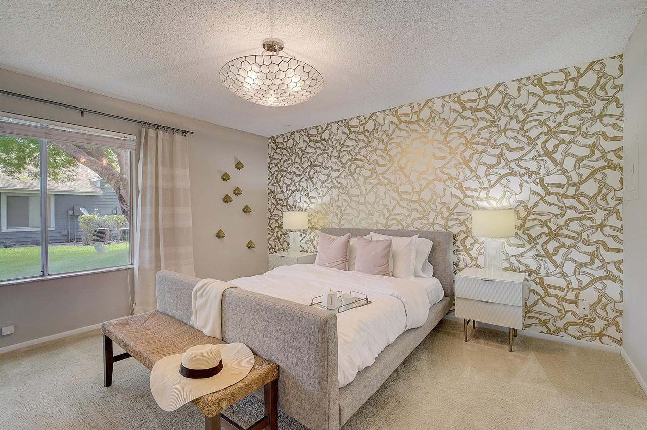 Addison Place - Photo 7 of 31