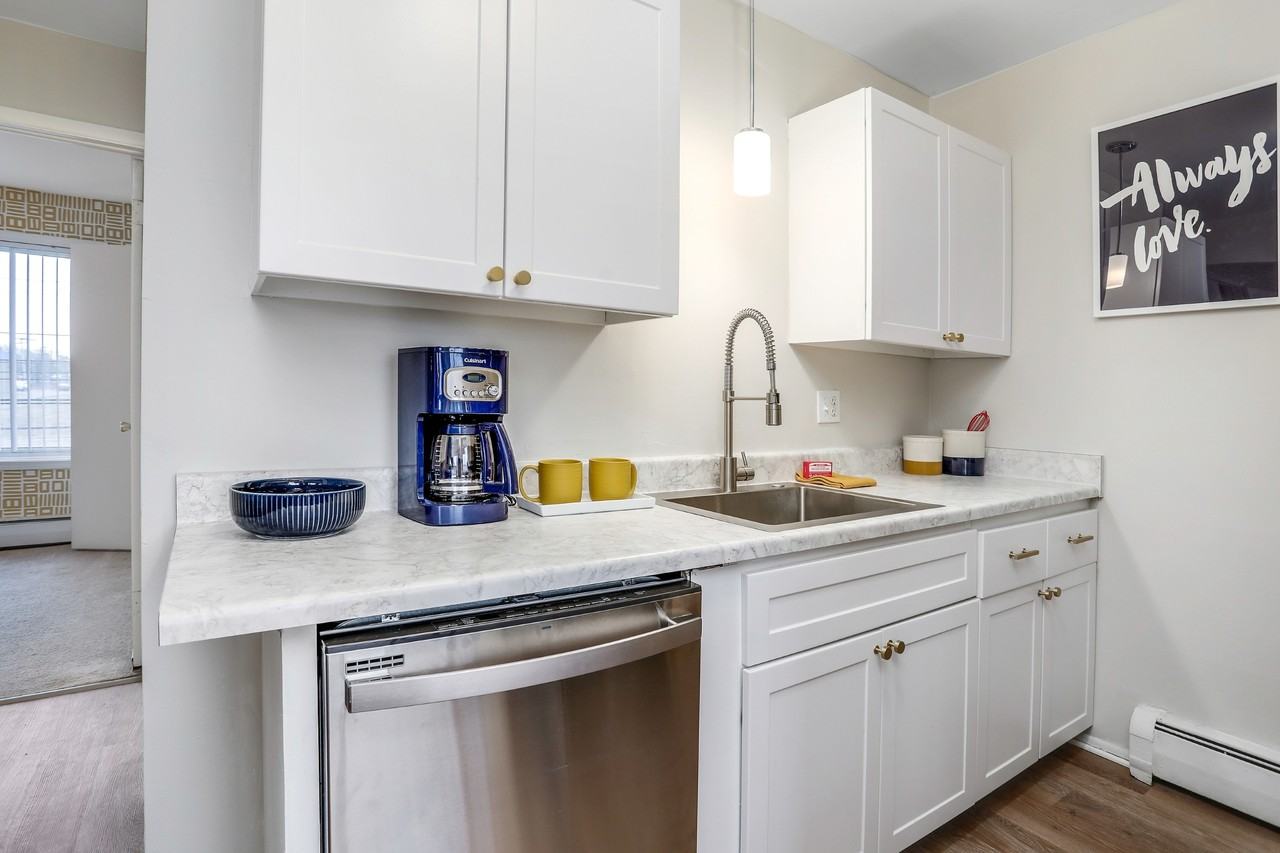 Independence Green Apts - Photo 3 of 50