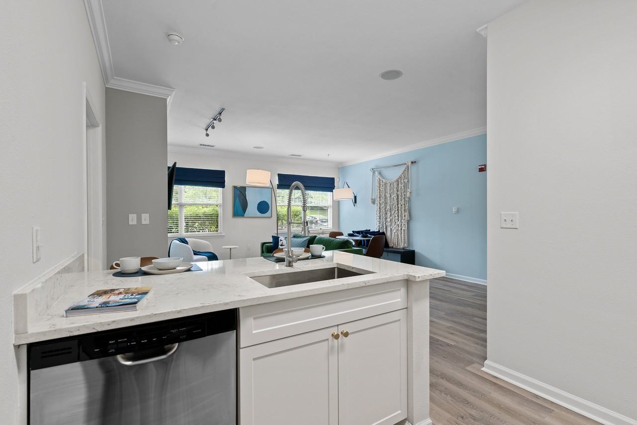 Charles At Bellingham - Photo 4 of 38