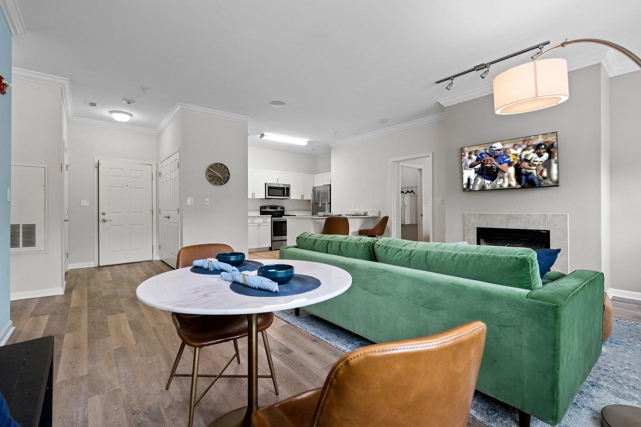 Charles At Bellingham - Photo 5 of 38