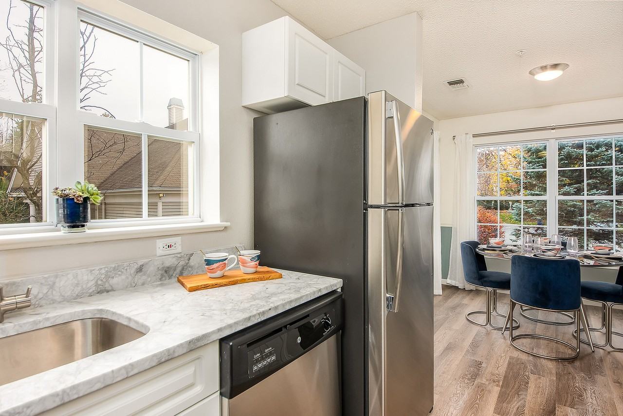 Essex Apartment Homes - Photo 5 of 32