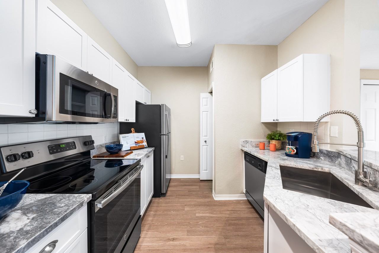 Saratoga Place - Photo 5 of 43