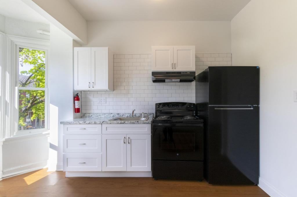 529 Cumberland St Apt B - Photo 3 of 18