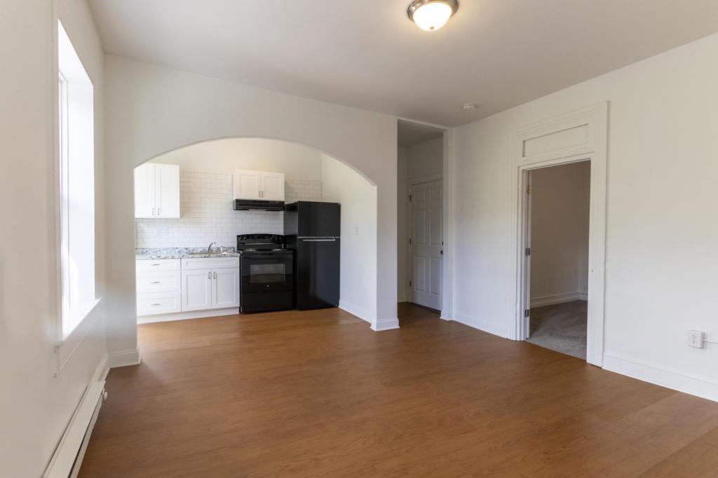 529 Cumberland St Apt B - Photo 4 of 18