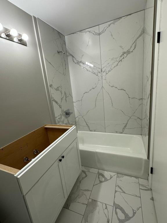 8646 S Roberts Rd - Photo 2 of 11