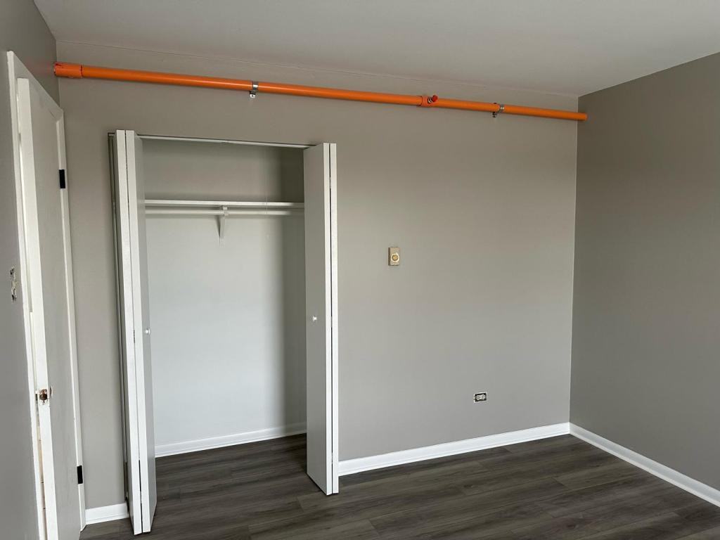 8646 S Roberts Rd - Photo 7 of 11