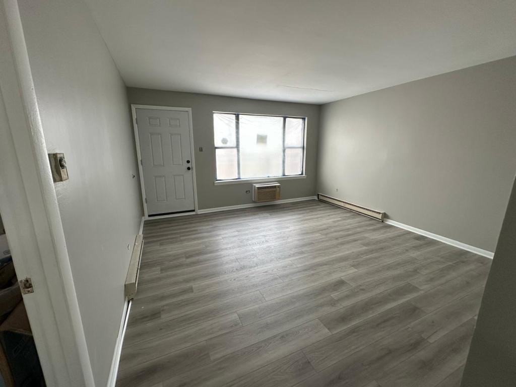 8646 S Roberts Rd - Photo 4 of 12