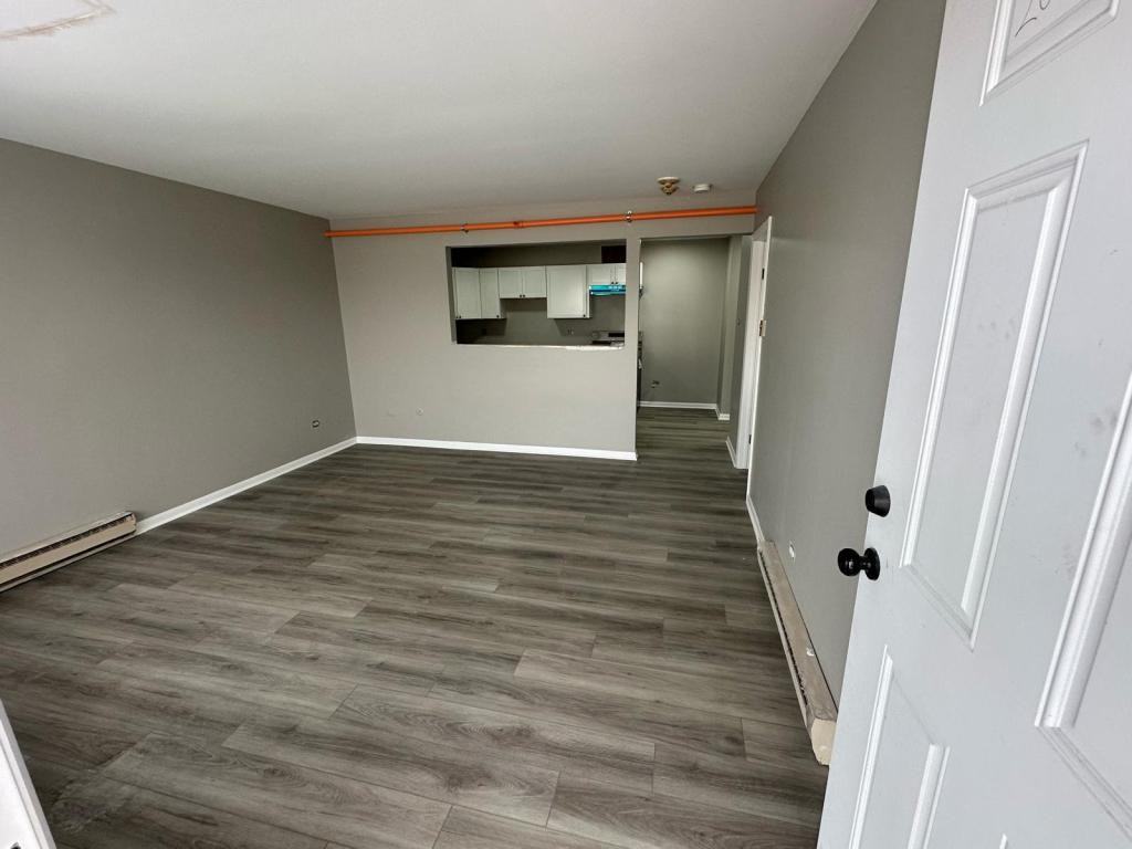 8646 S Roberts Rd - Photo 5 of 12