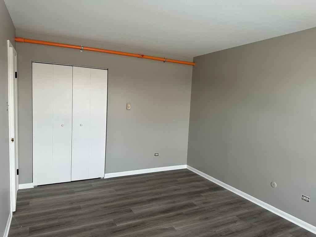 8646 S Roberts Rd - Photo 6 of 12