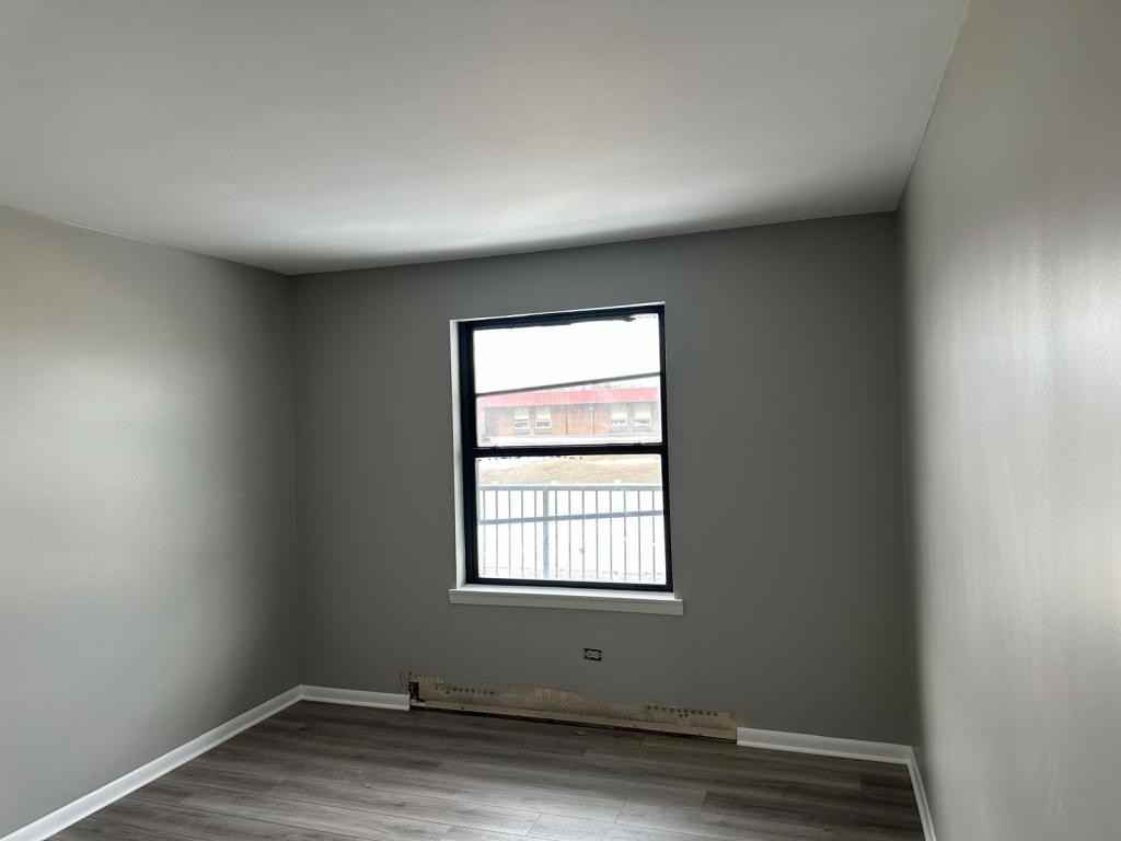 8646 S Roberts Rd - Photo 7 of 12