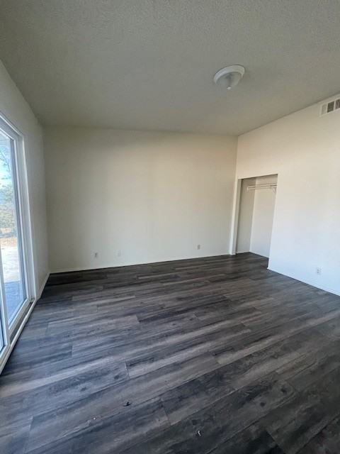 20620 Myron St - Photo 3 of 28