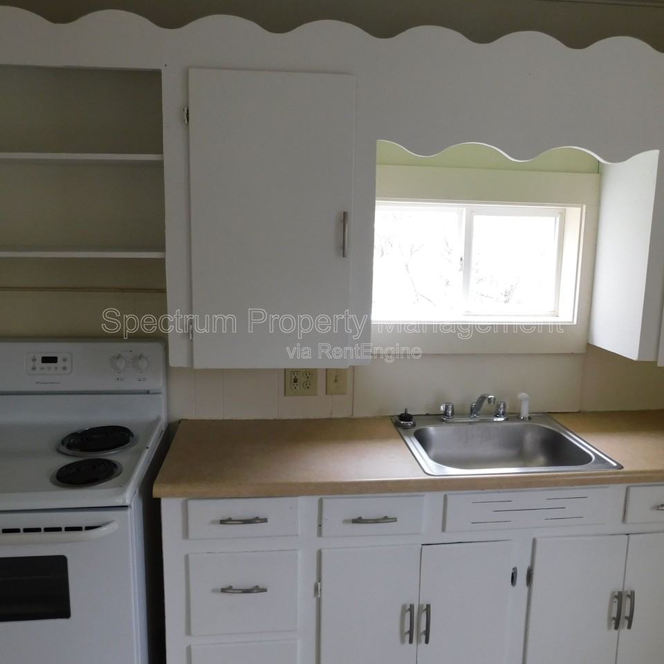 19 Railroad Ave - Photo 3 of 5