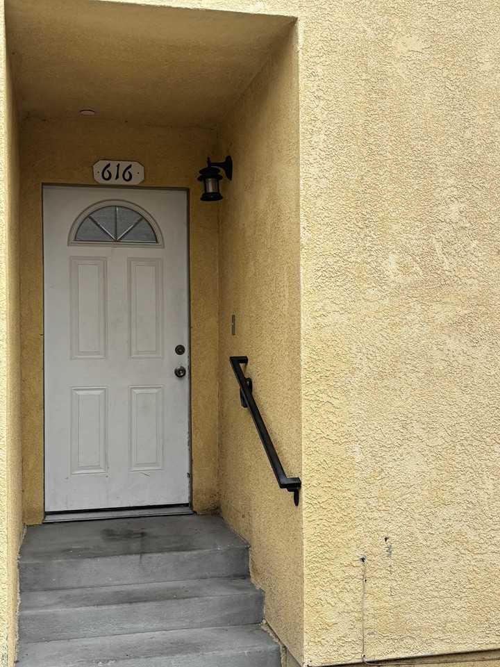 616 E 84th Pl #616 - Photo 2 of 11