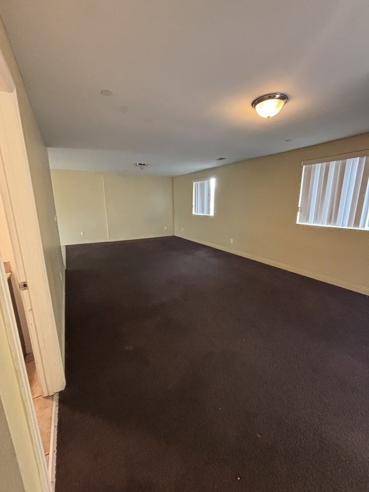 616 E 84th Pl #616 - Photo 6 of 11