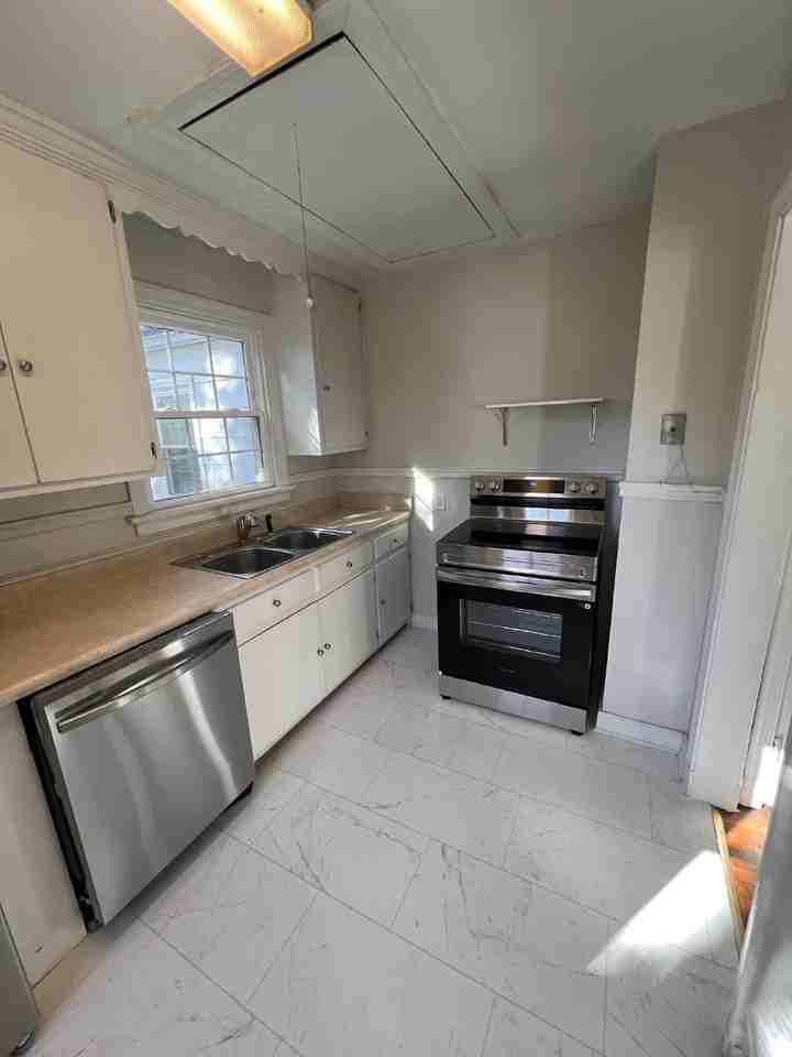 1201 Foxcroft Rd - Photo 3 of 11