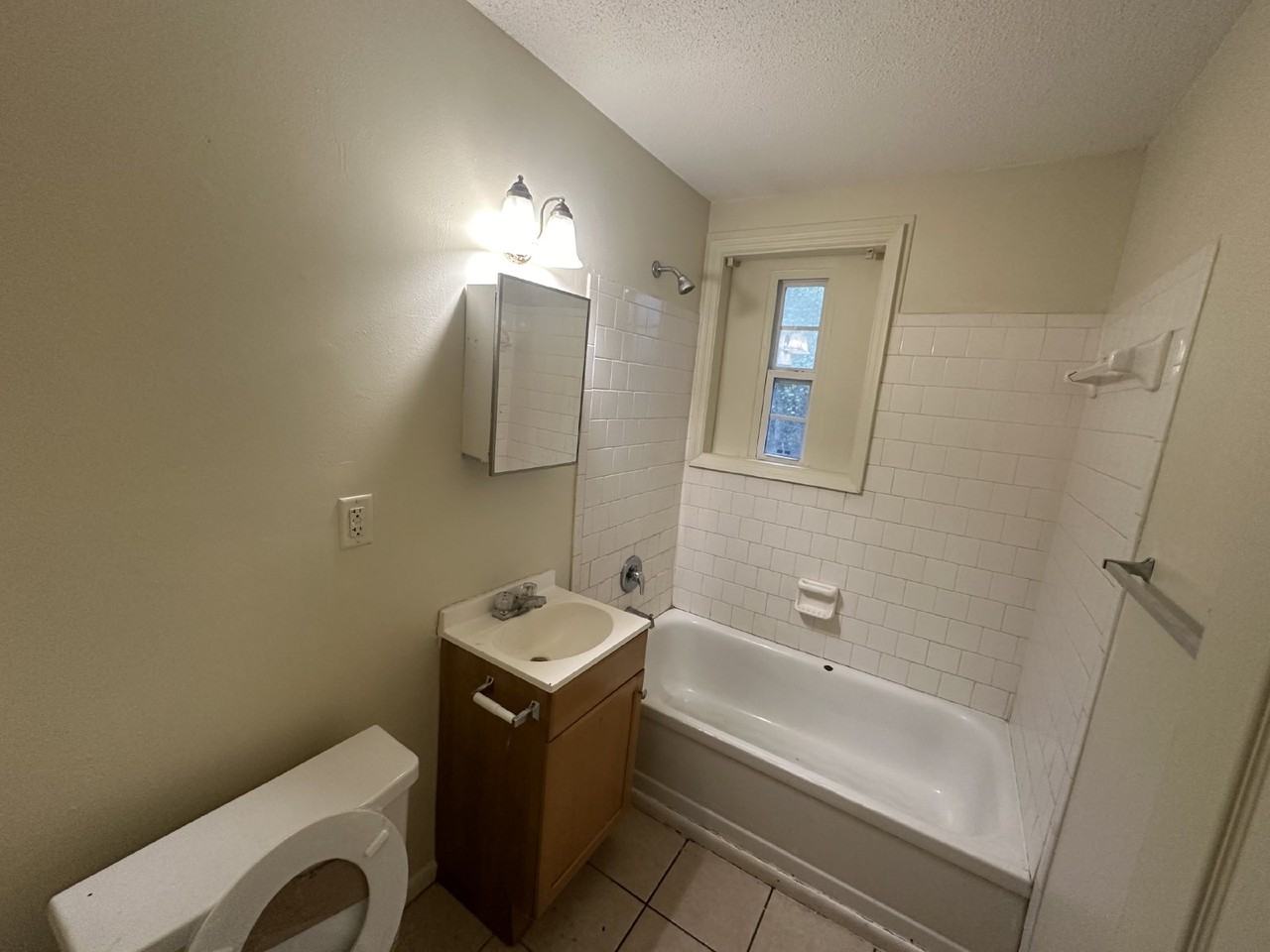 300A Pleasant St - Photo 4 of 6