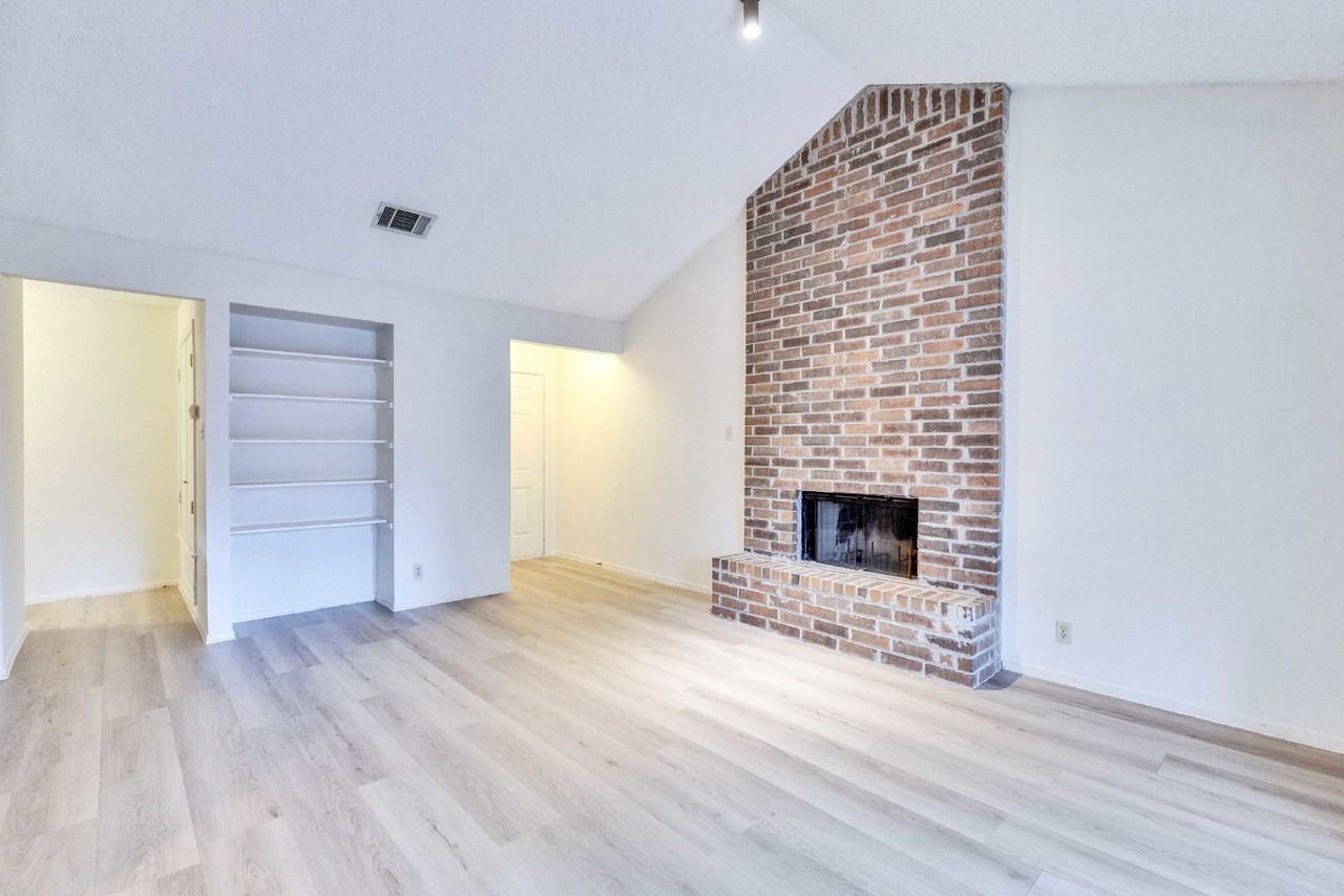 11900 Alpheus Ave #C - Photo 4 of 19