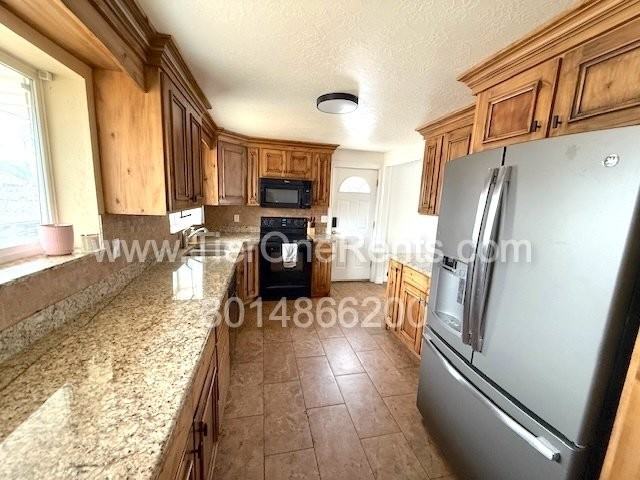 1470 S 240 E - Photo 6 of 23