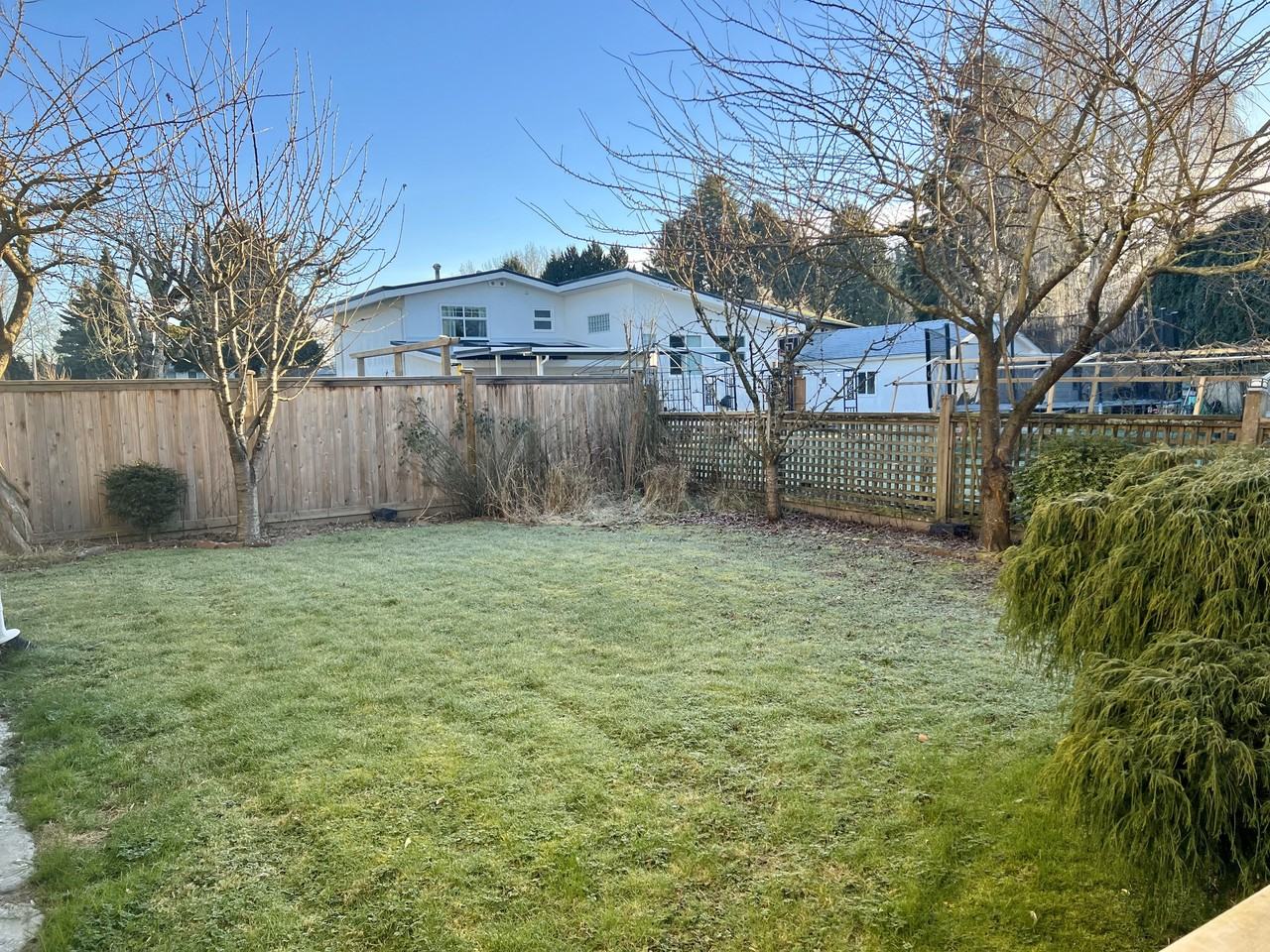 10880 Roselea Crescent - Photo 7 of 9