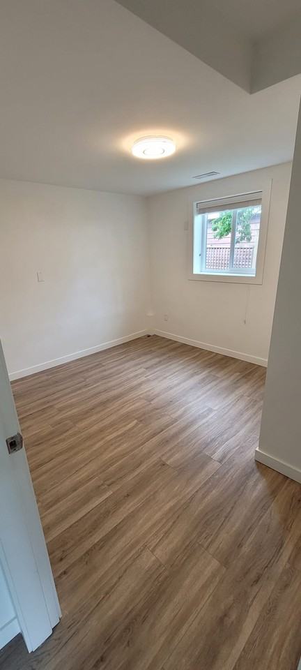 10880 Roselea Crescent - Photo 5 of 9