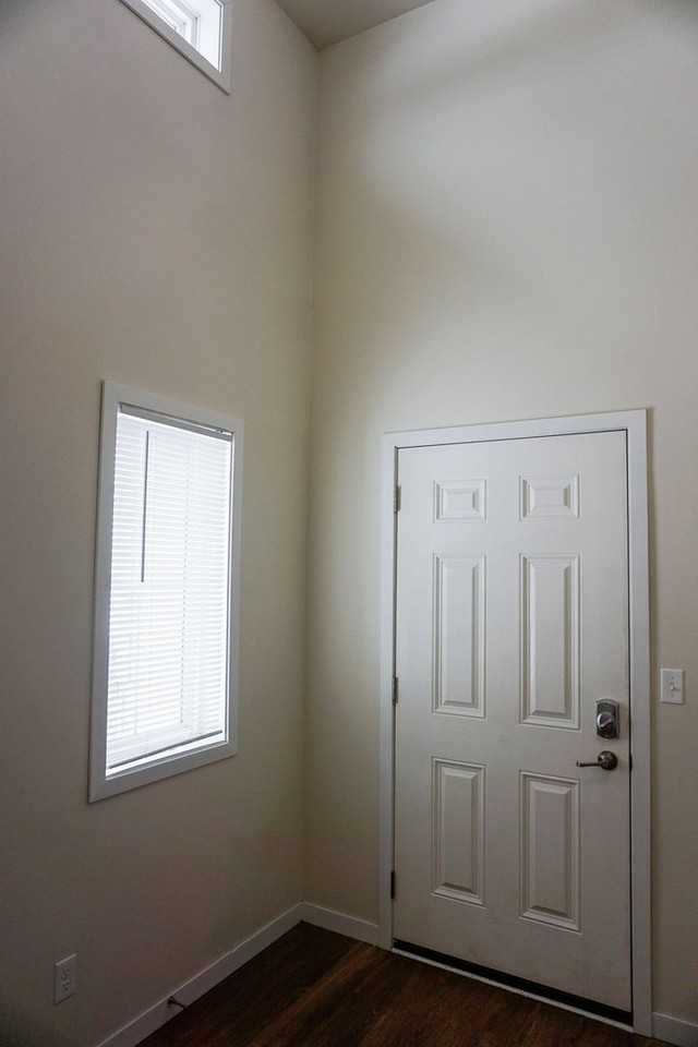 1023 29th Ave W - Photo 4 of 48